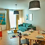 Large And Stylish 1 Bedroom 2 Bathrooms Ager1-1