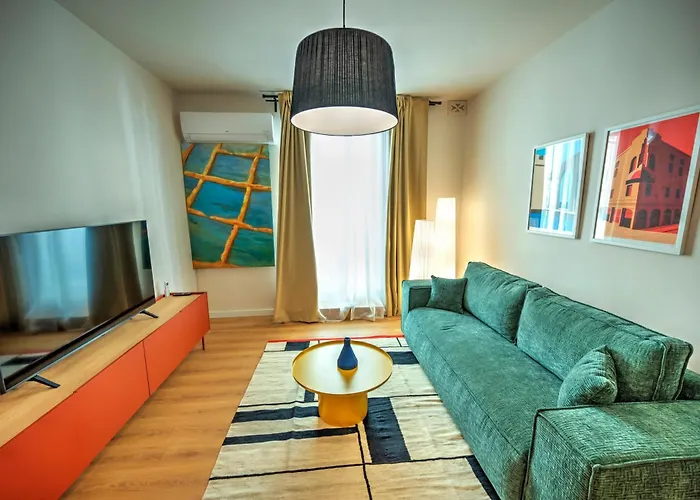 Large And Stylish 1 Bedroom 2 Bathrooms Ager1-1