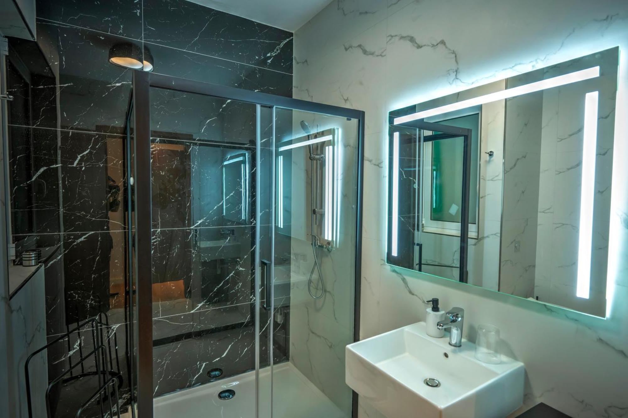 Large And Stylish 1 Bedroom 2 Bathrooms Ager1-1 Apartment