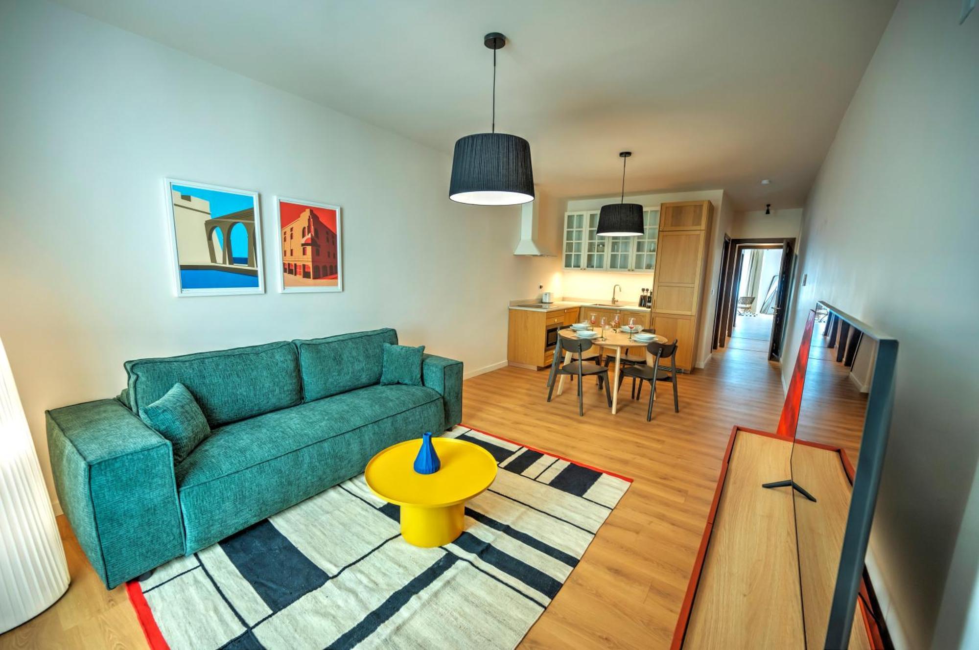 Apartment Large And Stylish 1 Bedroom 2 Bathrooms Ager1-1