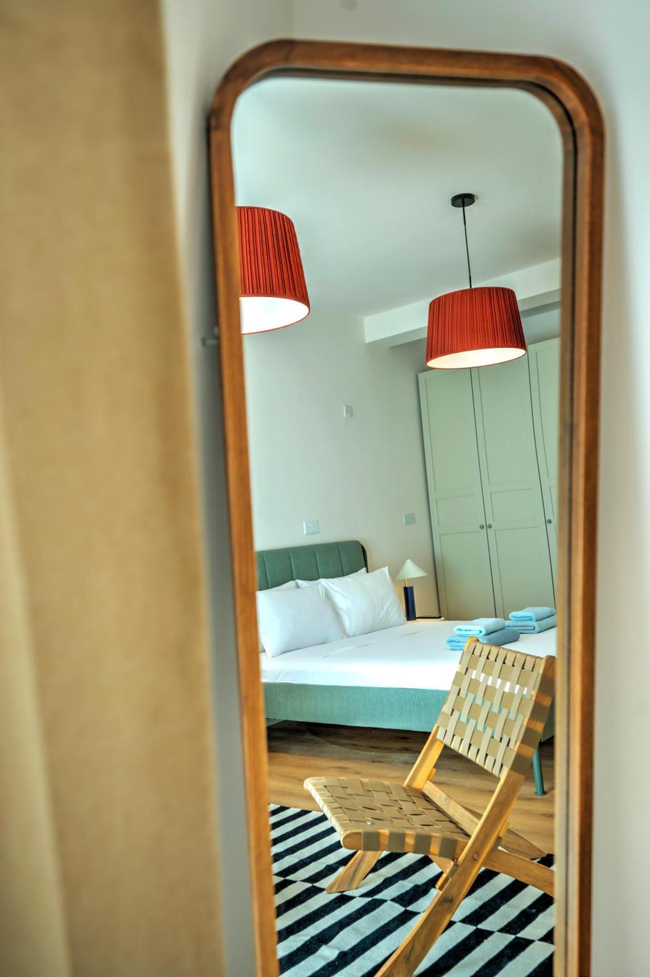Apartment Large And Stylish 1 Bedroom 2 Bathrooms Ager1-1 *